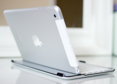 Snugg Keyboard & Case for iPad Mini